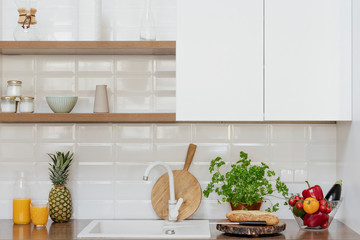 Simple contemporary kitchen decor