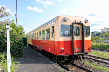 Naklejka premium 上総鶴舞駅の小湊鐵道 千葉県市原市 日本