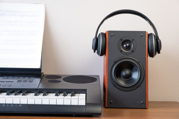 Synthesizer and speakers for recording music