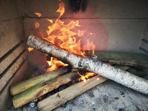 Grillen BBQ Steinofen Steingrill Grill offen Feuer Flamme