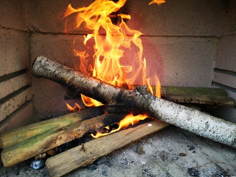 Grillen BBQ Steinofen Steingrill Grill offen Feuer Flamme