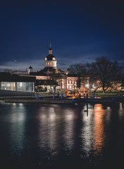 Obraz premium Downtown Kingston waterfront Confederation Park in spring, Ontario Canada