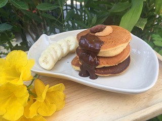 Souffle pancake with chocolate sauce and banana