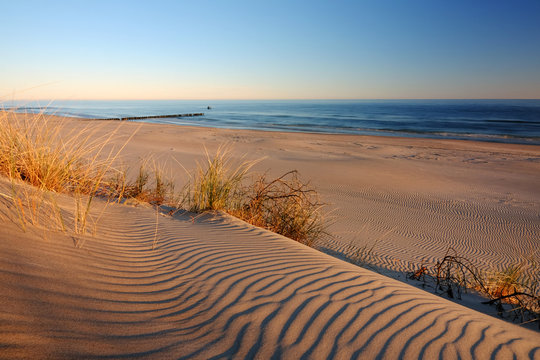 Krajobraz wybrzeża Morza Bałtyckiego,plaża w Kołobrzegu,Polska. © Konrad Uznański