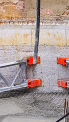 Vertido de hormigón en la construcción de un bloque de pisos en Barcelona, Catalunya, España, Europa
