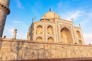 Obraz premium Taj Mahal mausoleum, detailed close view, India