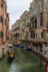 Fototapeta na wymiar Romantic Venice glimpses and canals