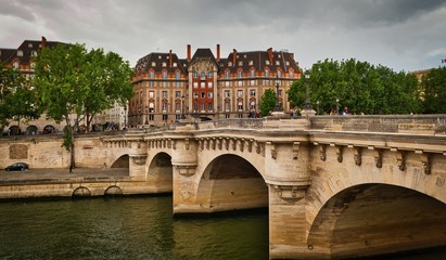 Obraz premium view of the Pont Neuf, bridge which crosses the River Seine from right bank of the Seine River in Paris, France