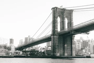 Wandaufkleber New York City, NY, USA - 04/20/2019: Brooklyn bridge view from boat © Evelyn