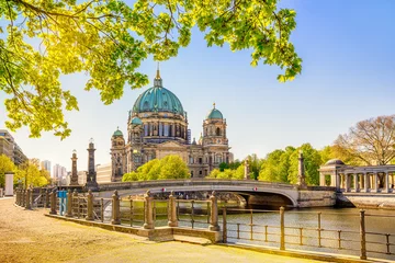 Deurstickers Berlijn de beroemde kathedraal van Berlijn in de zomer
