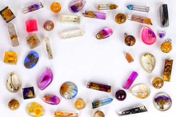 Frame made by epoxy resin pendants