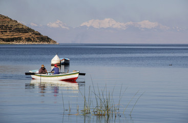 Fototapeta na wymiar fishing in the lake