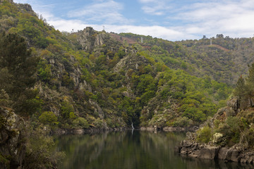 Fototapeta na wymiar View of the Sil river canyon in Galicia
