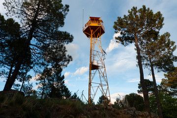 Torre de vigilancia de incendios en el monte de Arbillas, en el Parque Regional de la Sierra de...