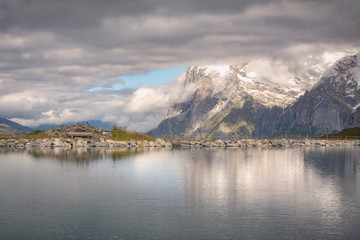 Obraz premium Beautiful lake in Kleine Scheidegg, Lauterbrunnen, Switzerland