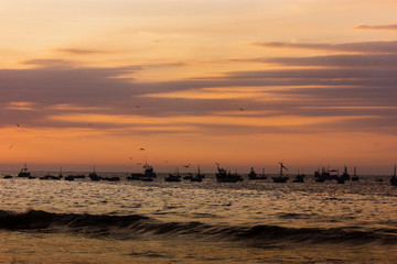 Botes en el atardecer