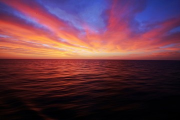 Fototapeta na wymiar Sonnenaufgang über Südatlantik