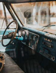 Interior of an old classic car © rawpixel.com