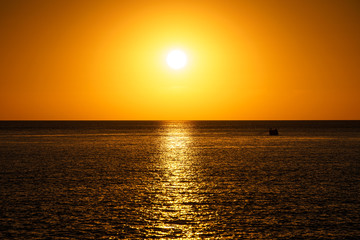 Obraz premium Peaceful sunset on the sea