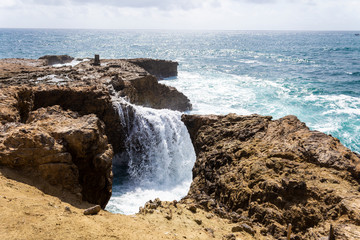 mar, oceáno, costa, acuático, playa, roca, olas, roca, paisaje, olas, cielo, naturaleza, azul, la costa, costa, acantilado, pedregoso, oleaje, viajando, isla, vista del mar, gemas, nube, verano, atlán