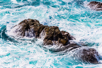 Obraz premium mar, acuático, oceáno, olas, azul, olas, playa, costa, naturaleza, roca, oleaje, verano, espuma, gemas, chapoteo, cielo, paisaje, viajando, tempestad, la costa, roca, energía, arena, costa