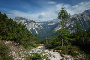 Fototapeta na wymiar Beautiful mountain panorama in the Italian Dolomites
