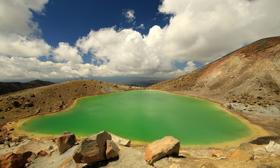 Nowa Zelandia zielone wulkaniczne jezioro