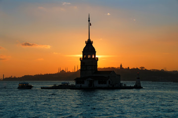Fototapeta premium Istanbul, Turkey, 06 January 2007: Sunset, Maiden's Tower