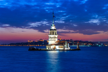 Fototapeta premium Istanbul, Turkey, 06 January 2007: Sunset, Maiden's Tower