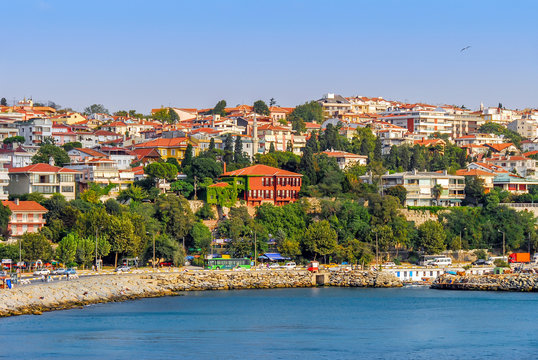 Uskudar, Istanbul, Turkey, 28 August 2008: Salacak, Coastal path