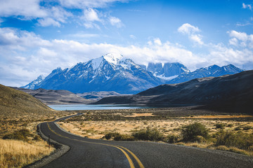 camino hacia la 8va maravilla del mundo torres del paine magallanes patagonia