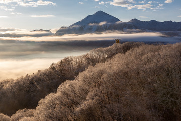 雪と雲海と武甲山