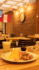 LOMO ENVUELTO EN TOCINO, ACOMPAÑADO CON ARROZ