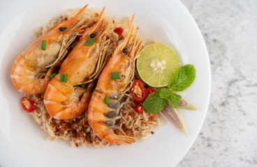 Mama and shrimp on a white plate.