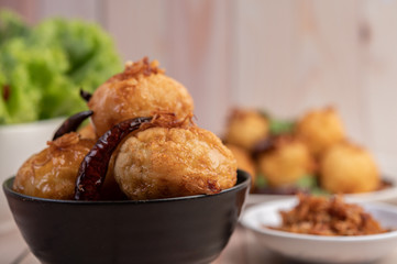 Boiled eggs stir-fried with tamarind sauce.
