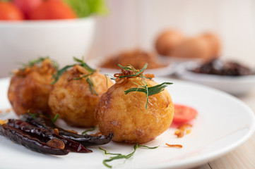Boiled eggs stir-fried with tamarind sauce.