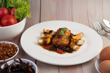 Boiled eggs stir-fried with tamarind sauce.