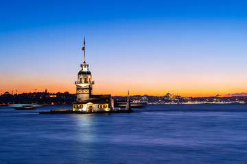 Fototapeta na wymiar Maiden's tower at night in istanbul, Turkey.