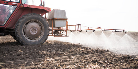 Obraz premium Agricultural sprayers, spray chemicals on field. spraying pesticides on field with sprayer