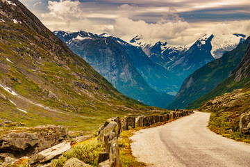 Old road landmark, route Gamle Strynefjellsvegen.