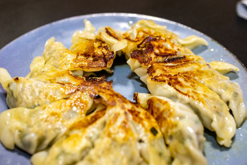 焼きたての餃子