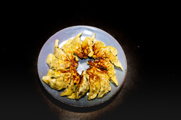 焼きたての餃子