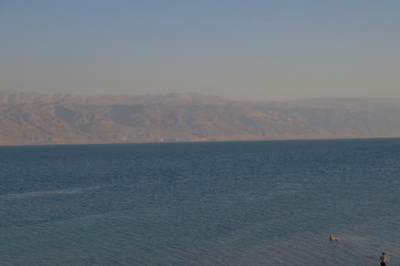 Morze Martwe, ألبَحْر ألمَيّت, Al-Bahr al-Majit, יָם הַ‏‏מֶ‏ּ‏לַ‏ח, Jam haMelach, Morze Soli - obrazy, fototapety, plakaty