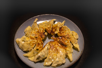 焼きたての餃子