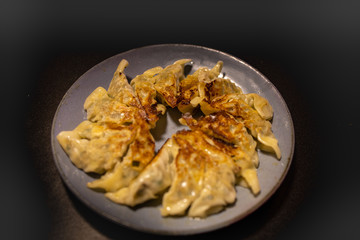 焼きたての餃子