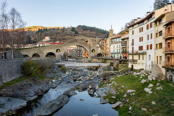 Obraz premium Medieval bridge in Camprodon town, Gerona, Spain.