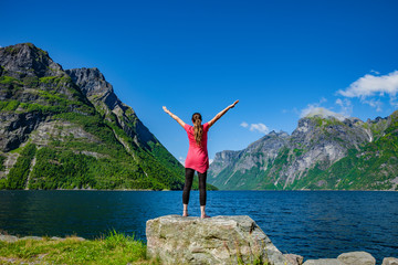 Blick auf den Hjørundfjord in Norwegen, Skandinavien