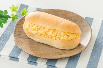 ふんわりしっとり、たまごサラダのコッペパンサンド
