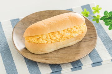 ふんわりしっとり、たまごサラダのコッペパンサンド