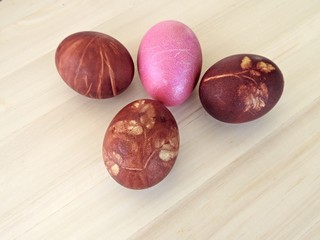 Obraz premium chocolate easter eggs in a basket